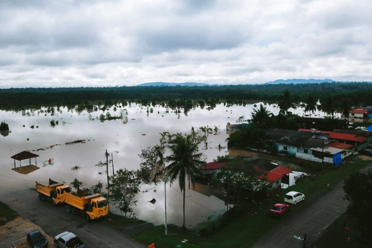 Banjir Bandang Sinjai 2006: Tragedi Tengah Malam yang Mengisolasi Kabupaten Sinjai
