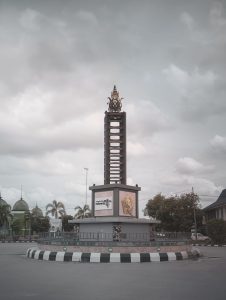 Ikon Kabupaten Sinjai: Patung Kuda, Tugu Bambu, dan Minas yang Melegenda