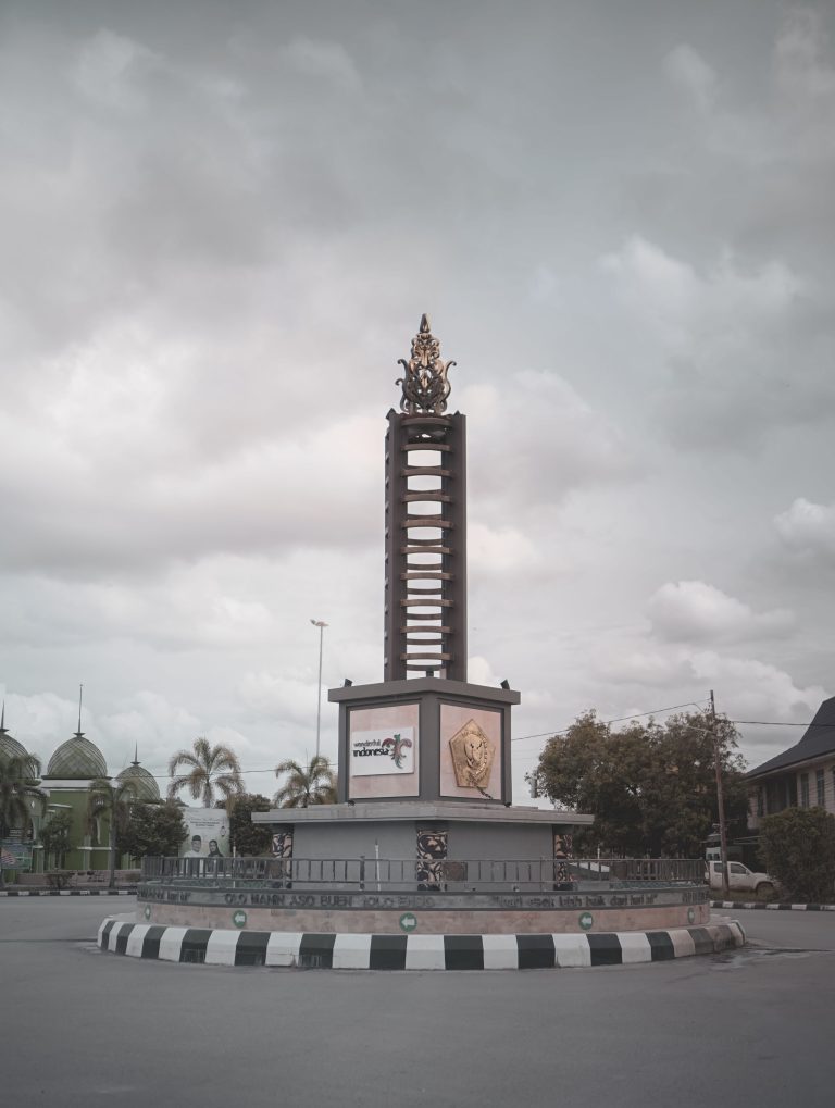 Ikon Kabupaten Sinjai: Patung Kuda, Tugu Bambu, dan Minas yang Melegenda